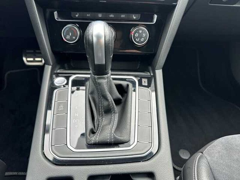 Volkswagen Arteon R-Line 2.0 TSI Navi Leder digitales Cockpit LED Sperrdiff.