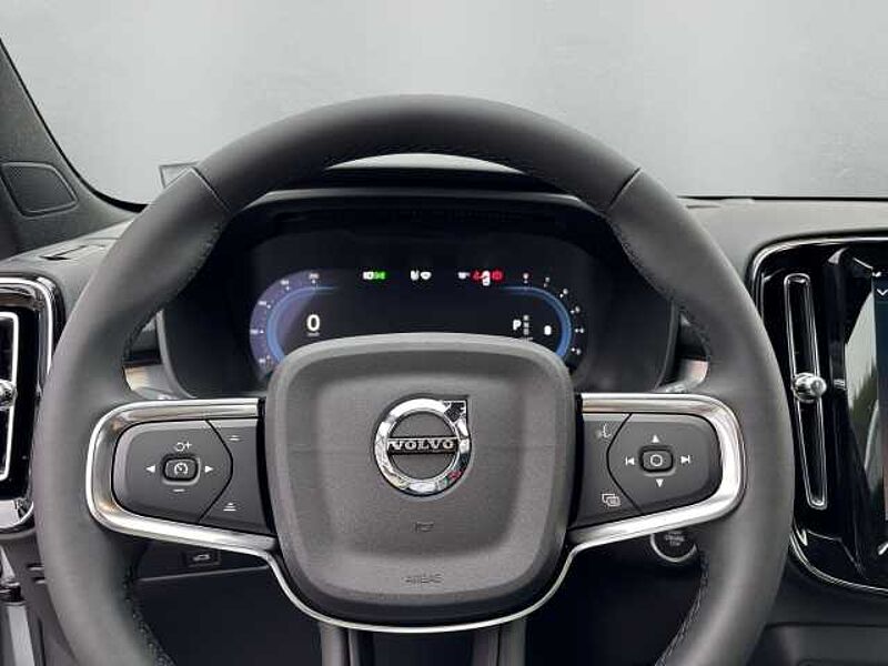 Volvo XC40 Core 2WD B3 EU6d AHK Navi digitales Cockpit Sperrdiff. ACC El. Heckklappe