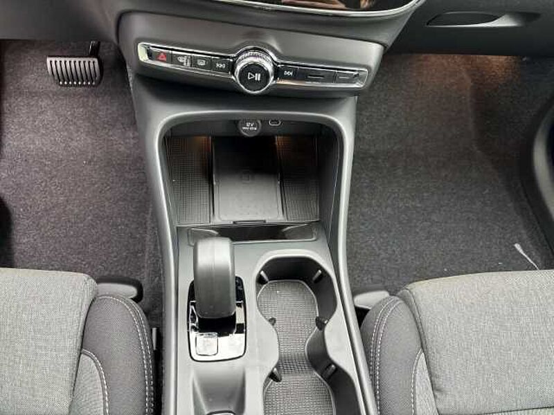 Volvo XC40 Core 2WD B3 EU6e Navi digitales Cockpit Sperrdiff. ACC El. Heckklappe