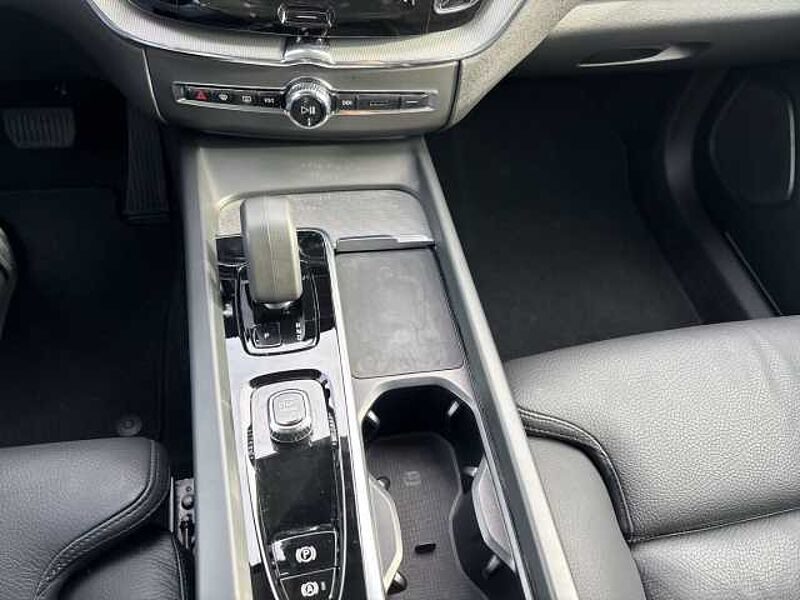 Volvo XC60 Plus Dark AWD B4 Diesel EU6d StandHZG AHK-klappbar digitales Cockpit Memory Sitz