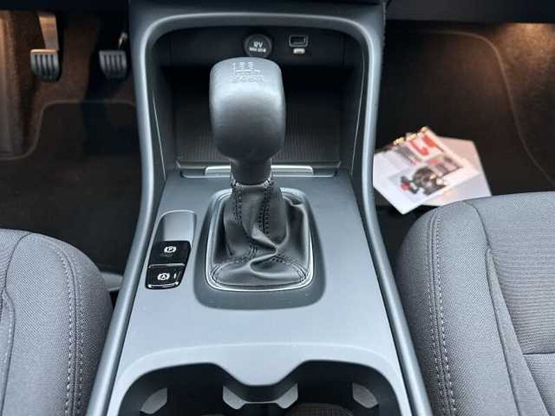 Volvo XC40 Momentum 2WD T2 EU6d Navi digitales Cockpit Soundsystem LED Sperrdiff. Apple Car