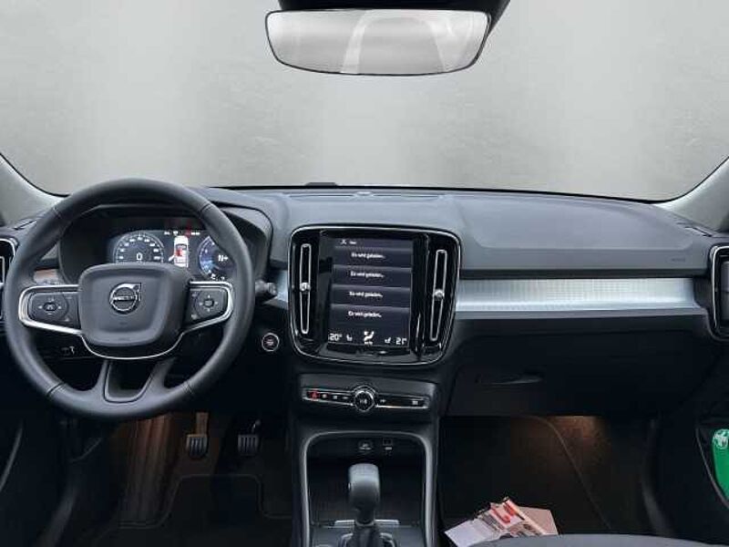 Volvo XC40 Momentum 2WD T2 EU6d Navi digitales Cockpit Soundsystem LED Sperrdiff. Apple Car